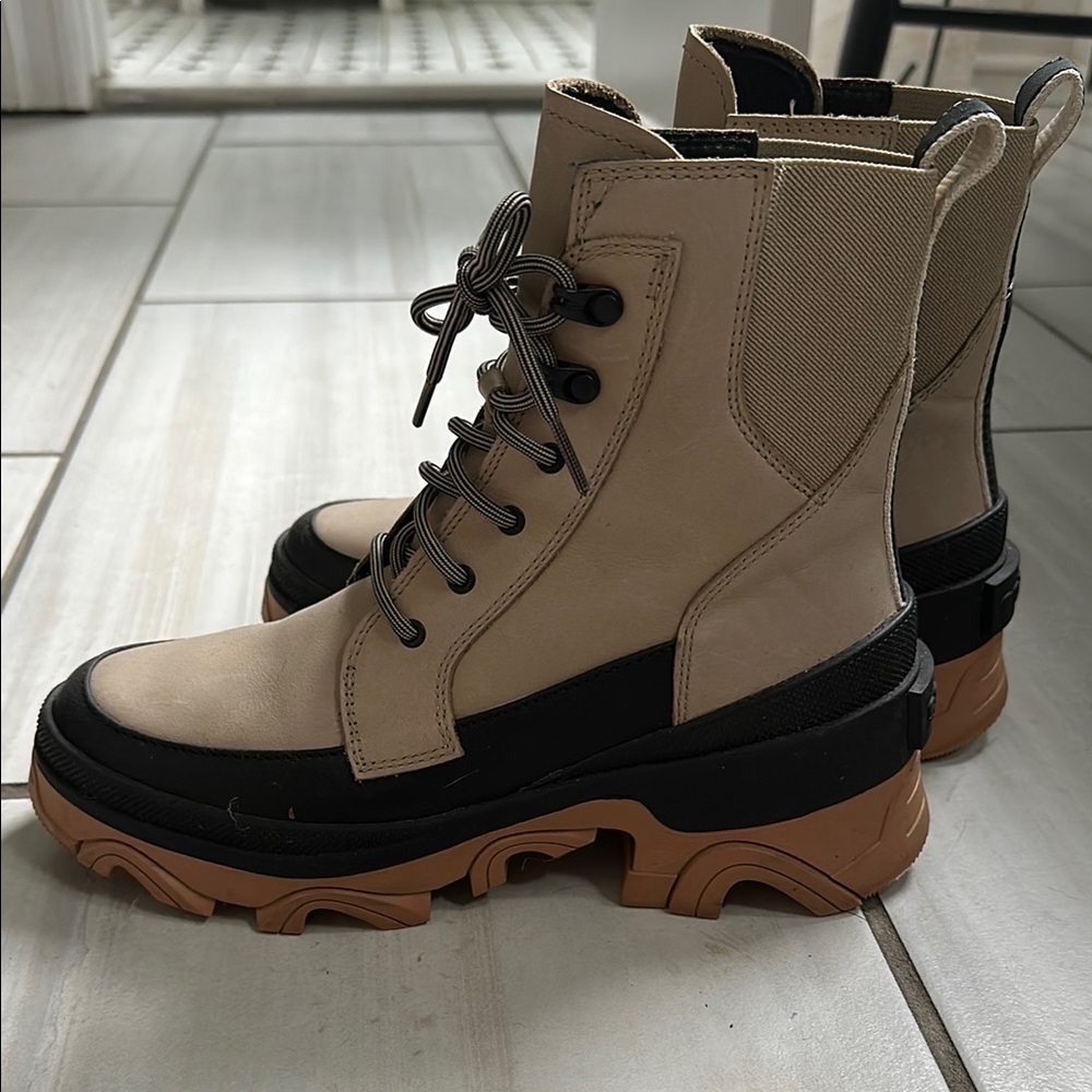 Sorel Women's Winter Boots - Black and Tan